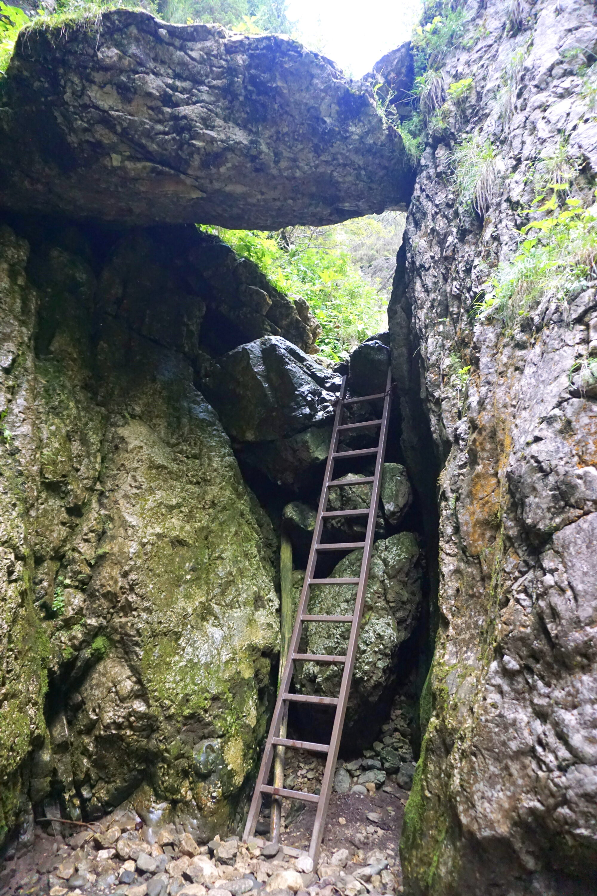 chei si canioane romania