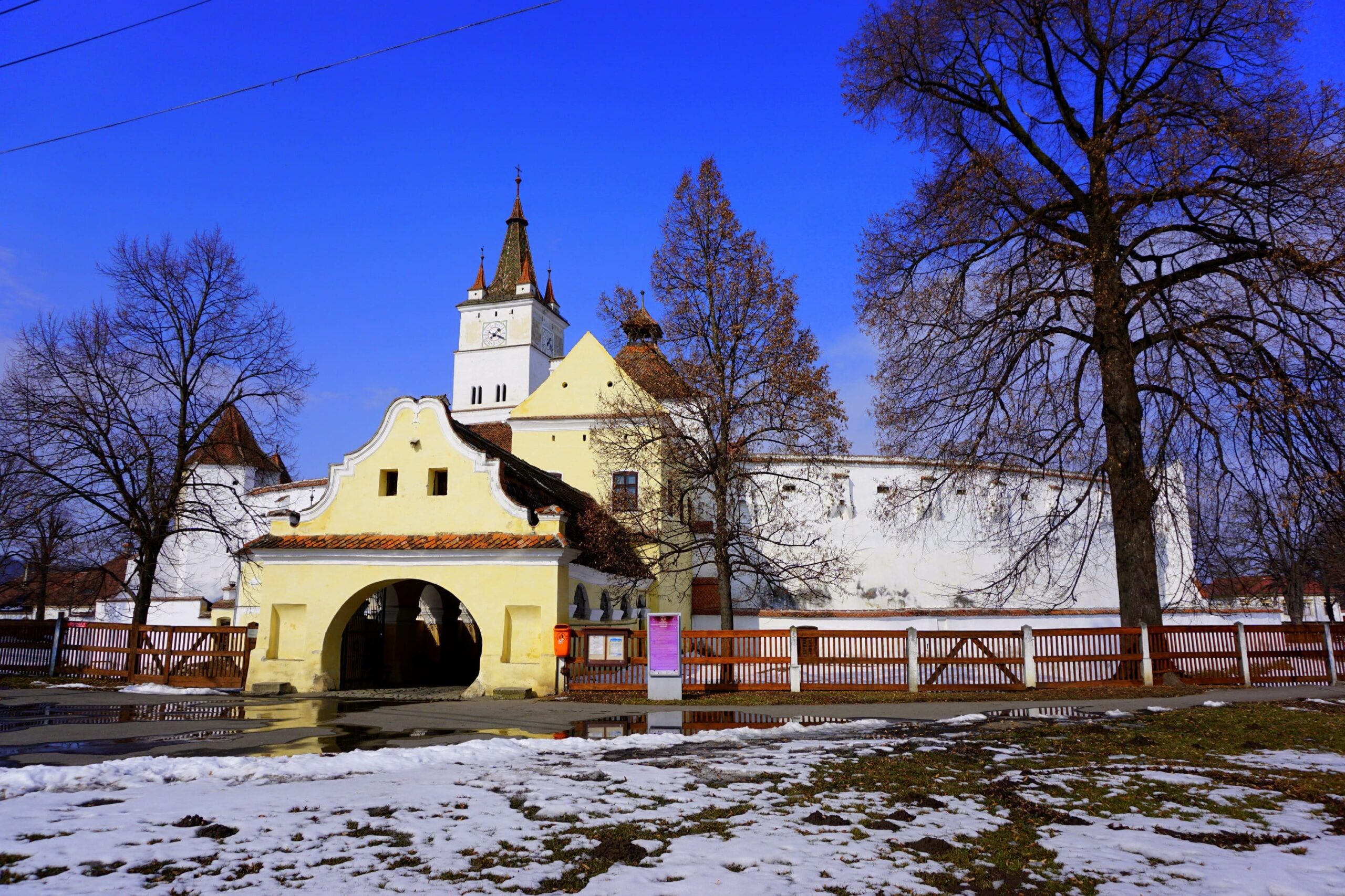 Biserica fortificata harman