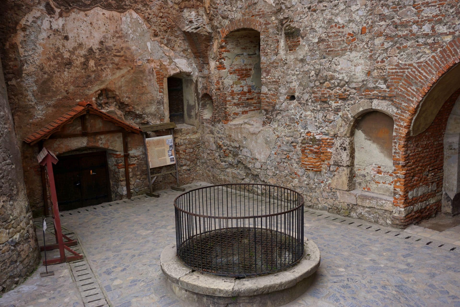 castelul corvinilor