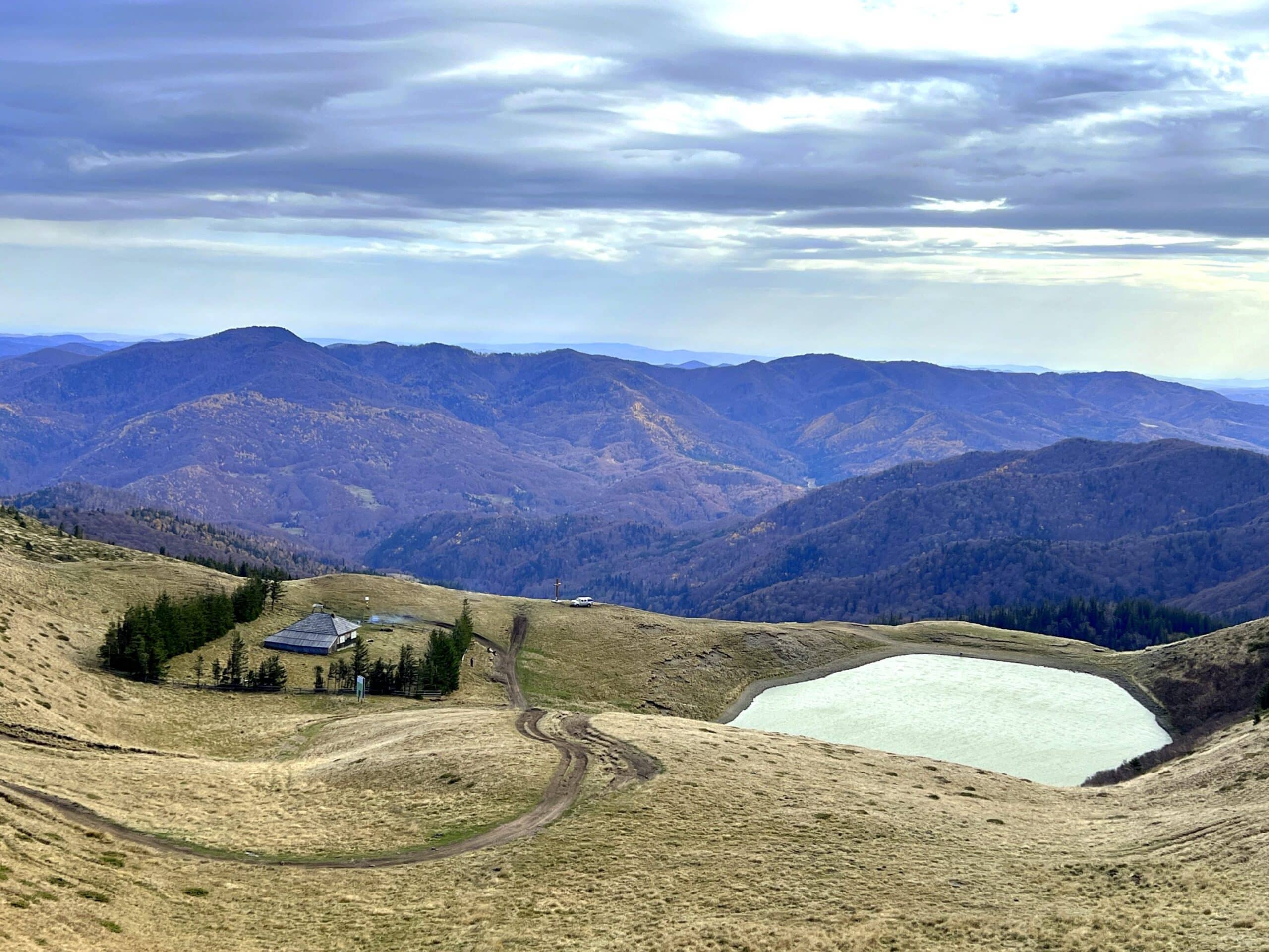Lacul Vulturilor și vârful Mălâia, munții Siriu - imagine 5