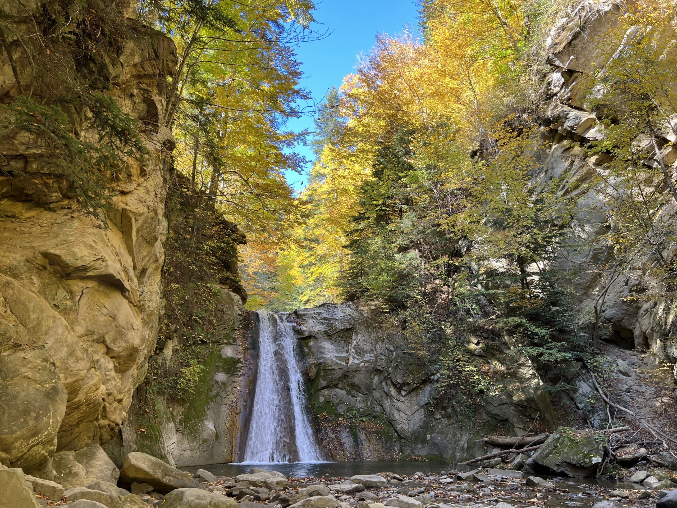 Toamna la cascada Cașoca și Vama Buzăului - Rezervația „Valea Zimbrilor” și cascada Urlătoarea - imagine 11